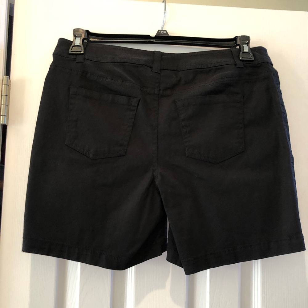 Shorts - Picture 5 of 7